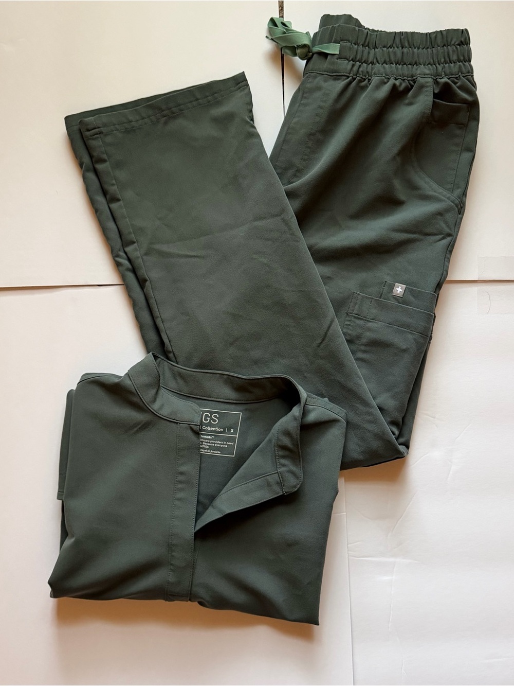 Figs Bonsai Scrub Set Rafaela Top (Sz Sm) + HW Dowa Pant (Sz M)